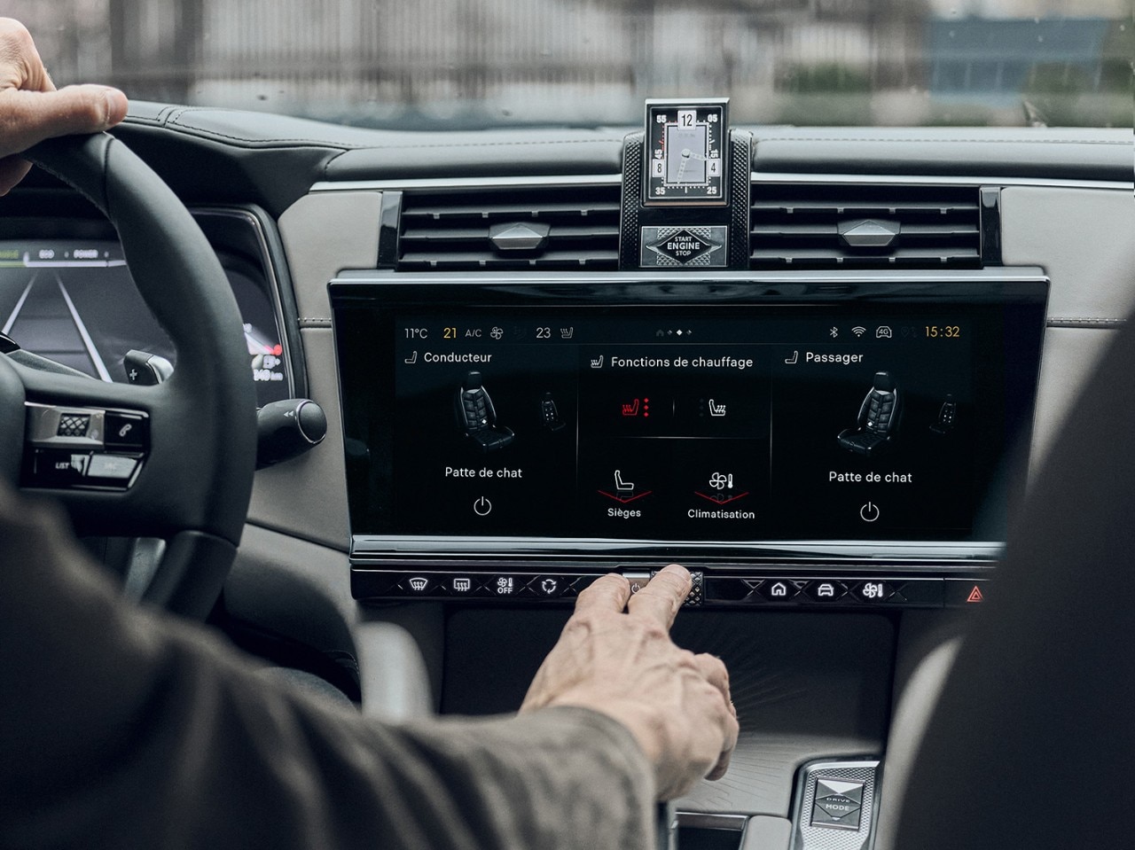 DS 7 Esprit de voyage massaging power seats